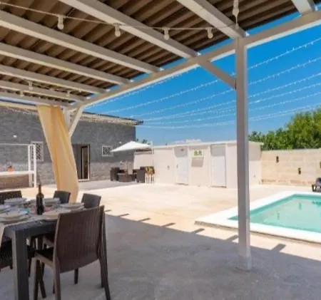 Villa Dilauro Con Piscina