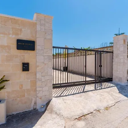 Dilauro Con Piscina Villa